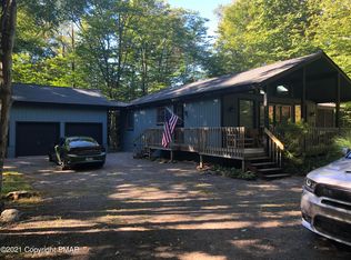 3142 Paul Bunyan Trl, Pocono Pines, PA 18350