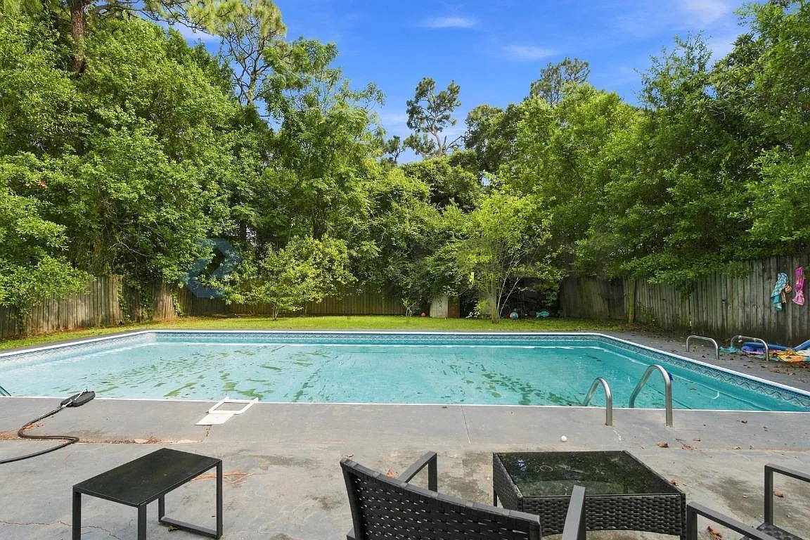 3 bed, 1240 sqft, $2,200 — Photo 1