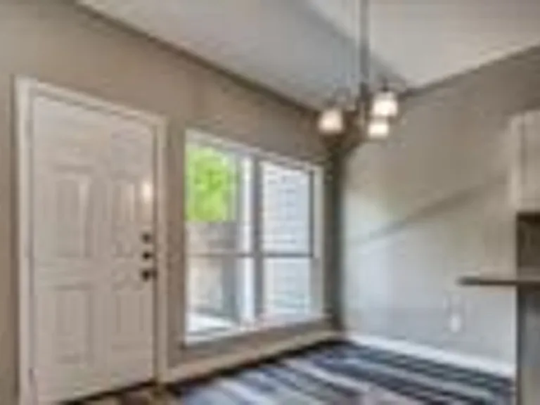 3258 Wexford Dr — Photo 2