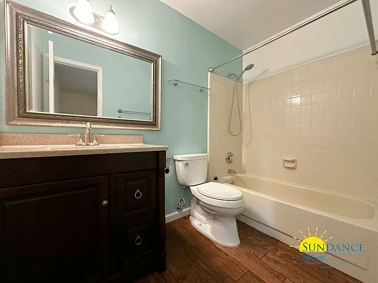 624 Lloyd St — Photo 9