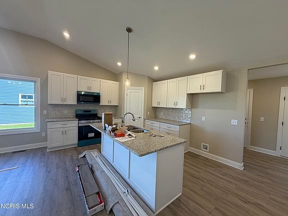 3rd image of 1335 Limerick Ln