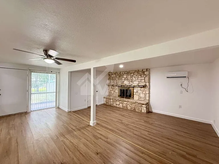 518 Jamaica Dr — Photo 8