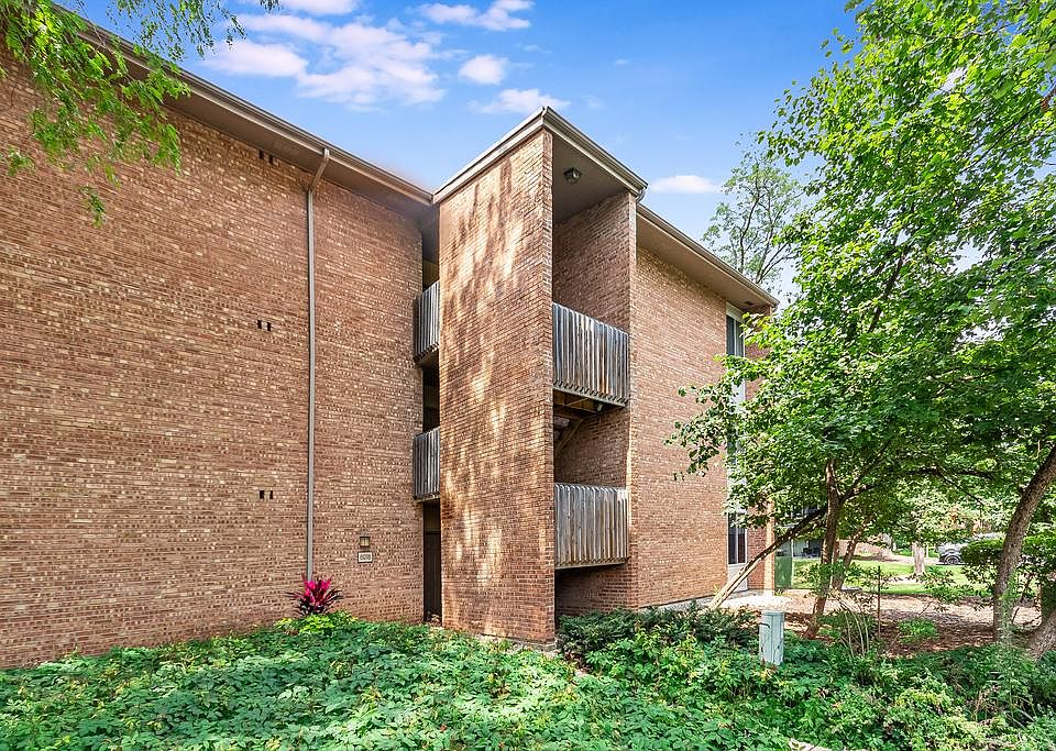 1st image of 6018 E Lake Dr APT 1C
