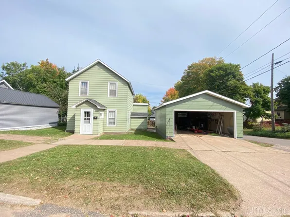 312 N McKenzie Ave, Negaunee, MI 49866