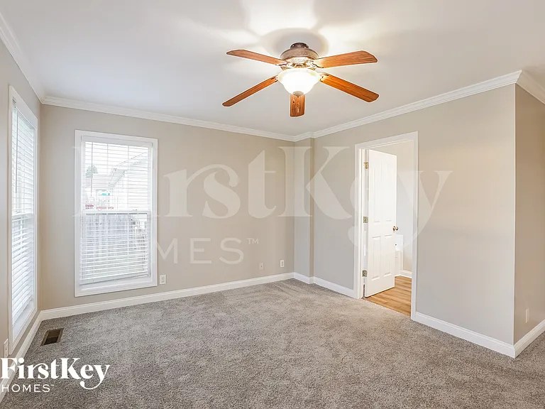 850 Samantha Ln — Photo 12