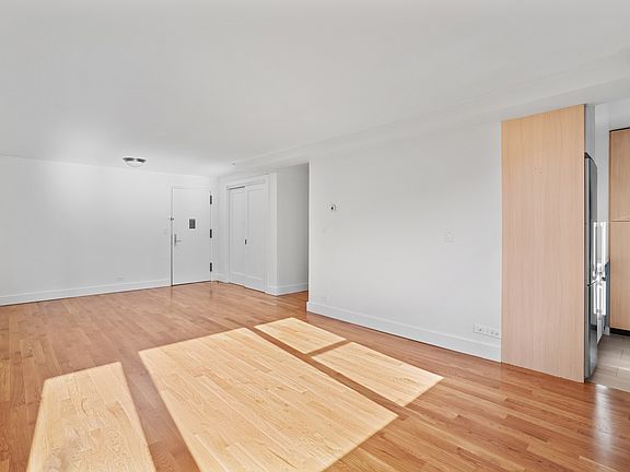 3rd image of 330 W 58th St APT 16D
