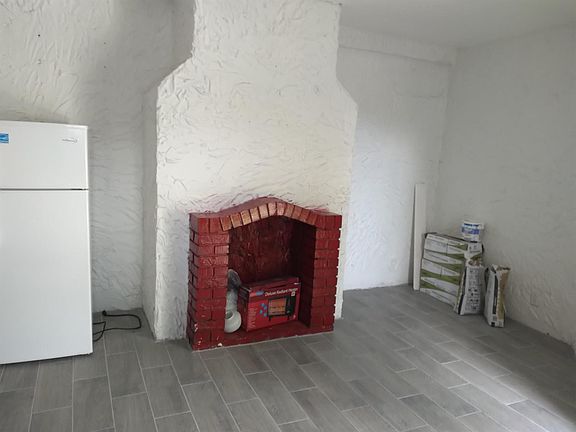 5th image of 2027 Delphia St