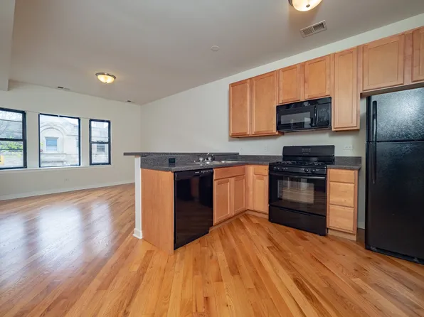 1514 W Howard St APT 3W, Chicago, IL 60626