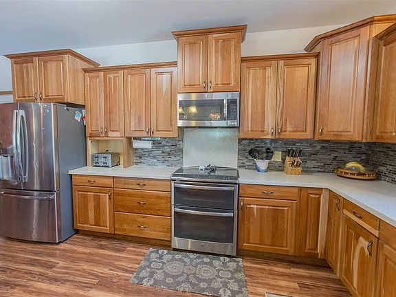 5th image of 854 Mattie St