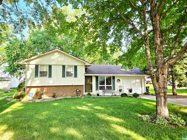 1008 Mae St, Storm Lake, IA 50588