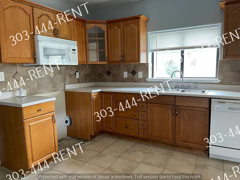 1357 Newton St — Photo 8