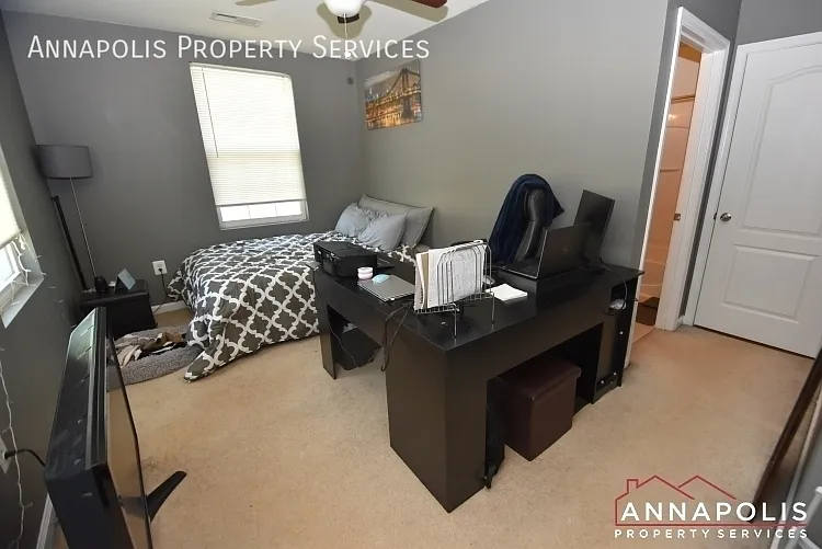 807 Croggan Cres — Photo 10