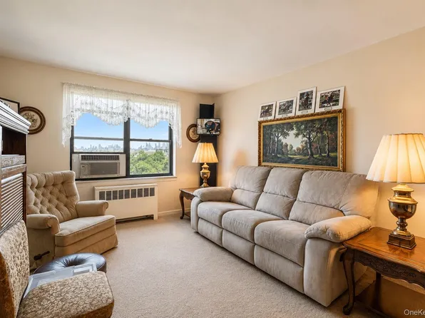 5224 65th Place #3L, Maspeth, NY 11378