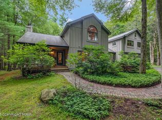 2320 Paxmont Dr, Pocono Pines, PA 18350