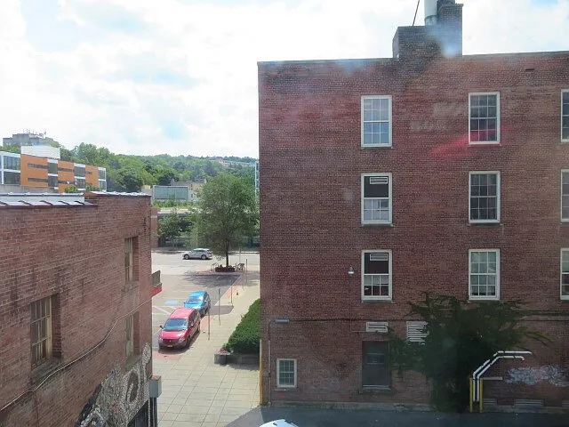 109 E State St — Photo 58