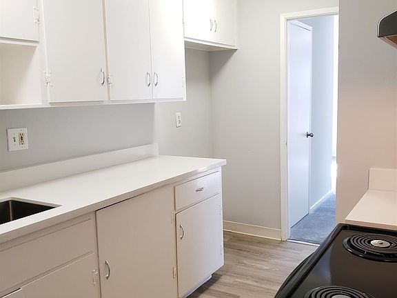 4th image of 78 Lausanne Ave