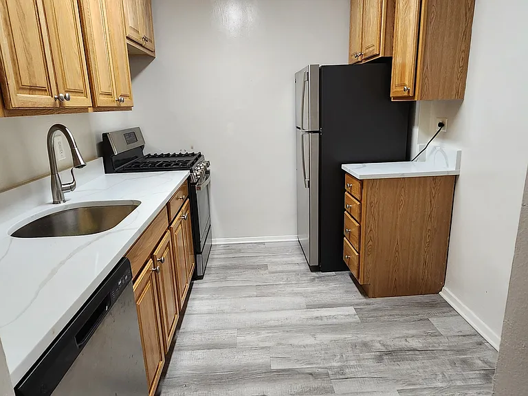 860 E Broadway #5F — Photo 9
