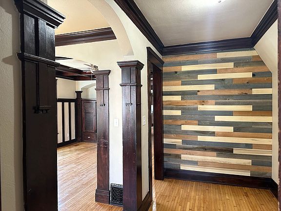 3rd image of 2623-25 W Vine St #2623