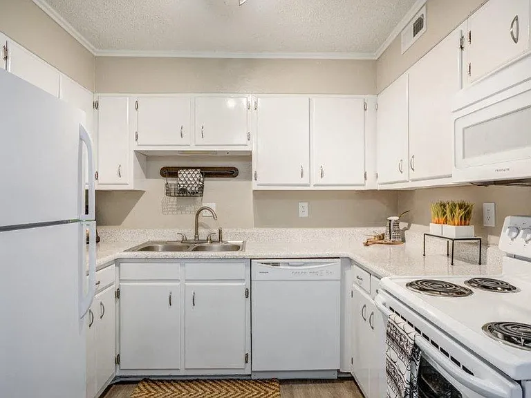 Sheffield Heights Apartment Homes — Photo 2