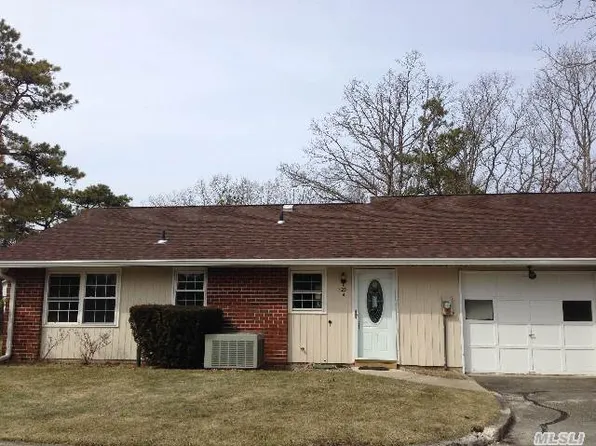 129 Exmore Ct Unit B, Ridge, NY 11961