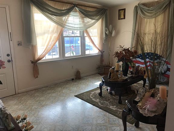 2nd image of 263 Mountainview St