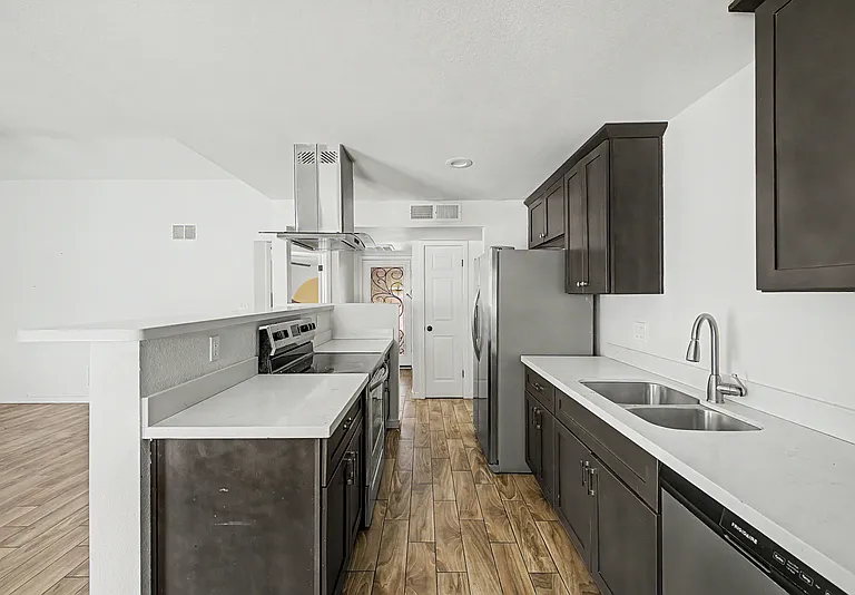 13608 N 41st Pl — Photo 11