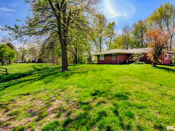 208 W North St, Morrisonville, IL 62546