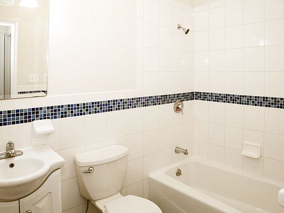4th image of 387 Graham Ave APT 4F