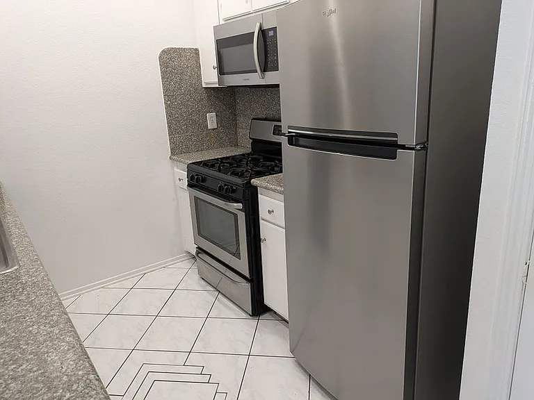 Village Beesan Condos — Photo 57