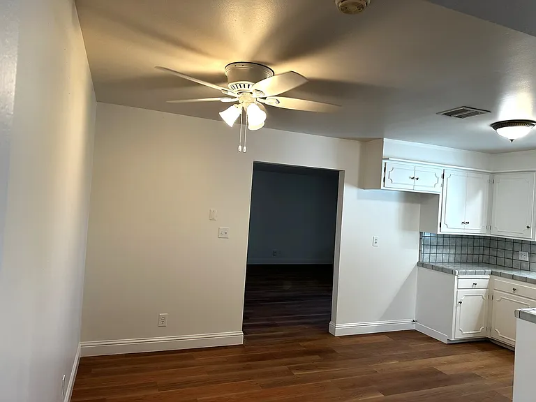 33 Russell Ave — Photo 17