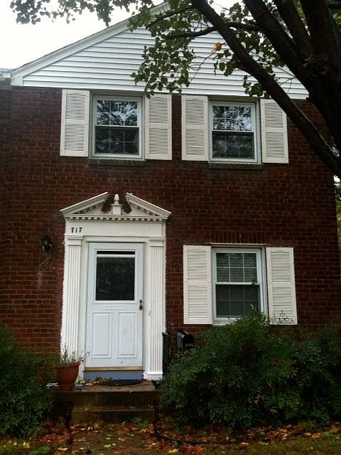 1st image of 717 N Oakland St