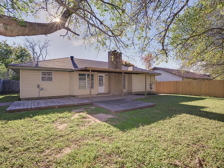 2104 Magazine St — Photo 27