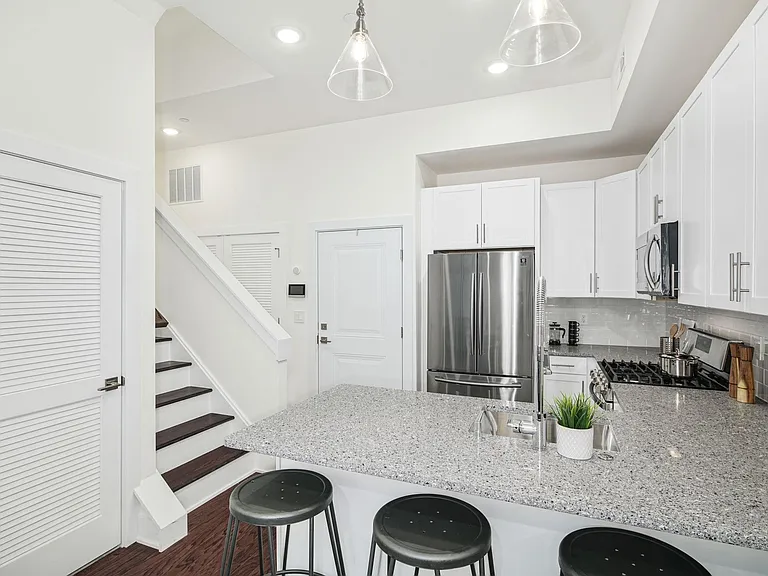 968 N 8th St #8 — Photo 3