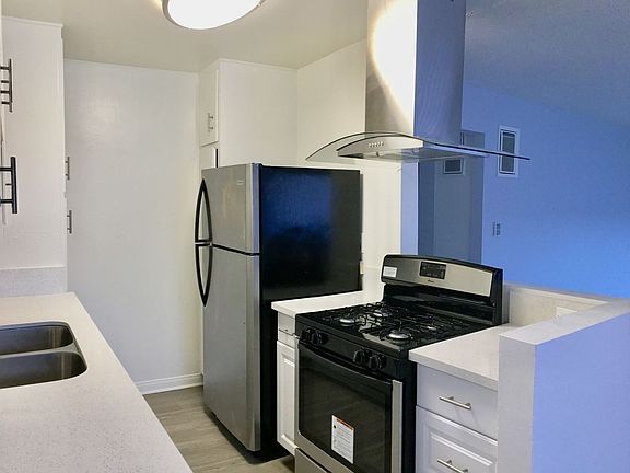 5th image of 21024 Bryant St APT 18
