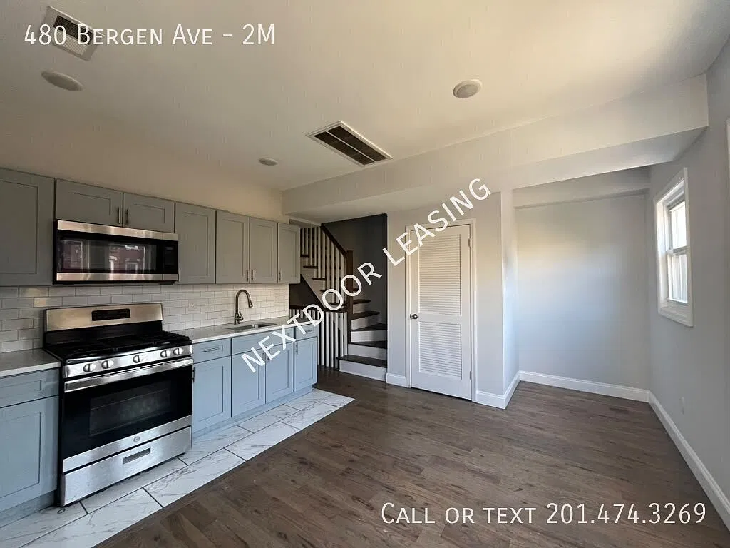 480 Bergen Ave — Photo 2