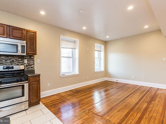 4th image of 4623 Sansom St #B