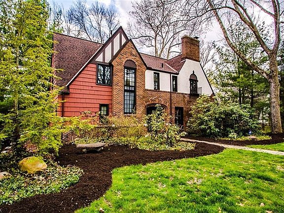 2nd image of 712 Palisades Dr