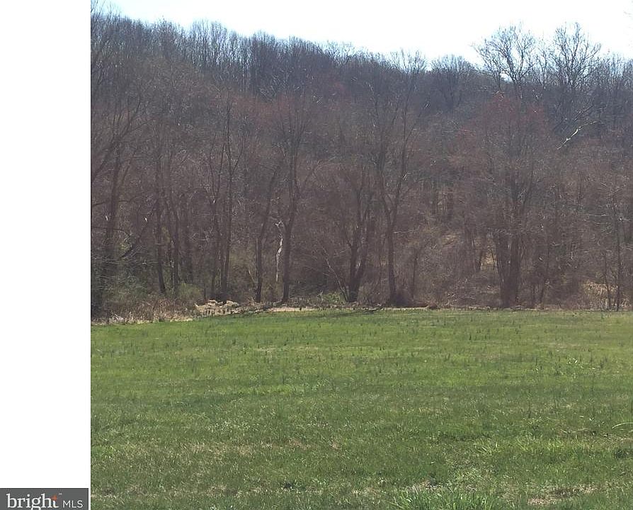 1st image of 12 Pickwick Ln