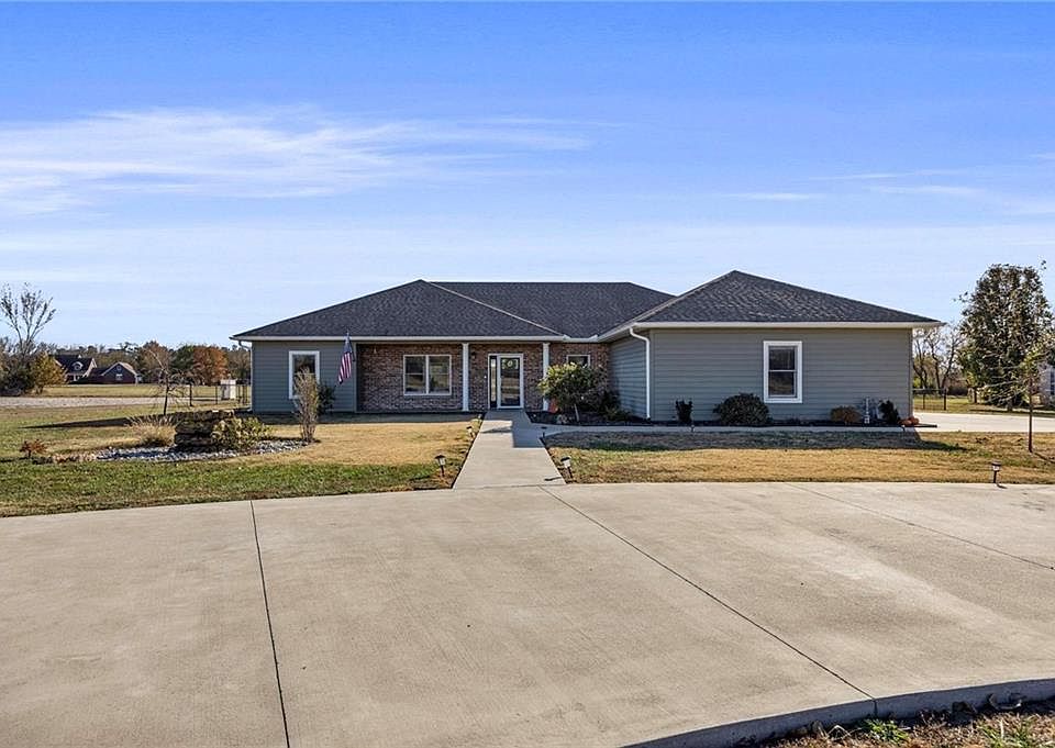1st image of 2114 Ironwood Dr