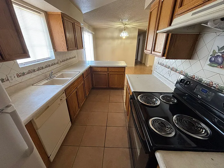 4748 W 17th Pl — Photo 11