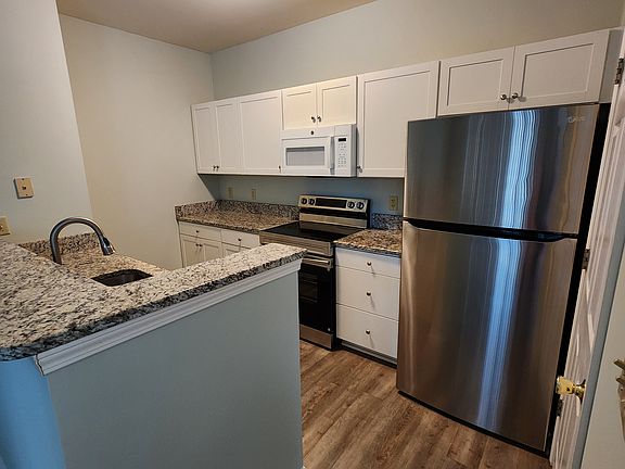 2nd image of 1600 Long Grove Dr Unit 112