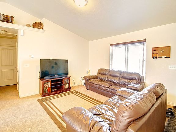 2nd image of 801 Poplar Cir