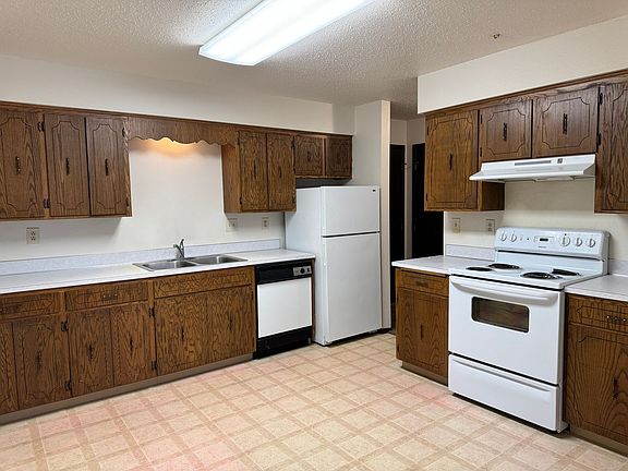 4th image of 3012 9 1/2 St N APT 203