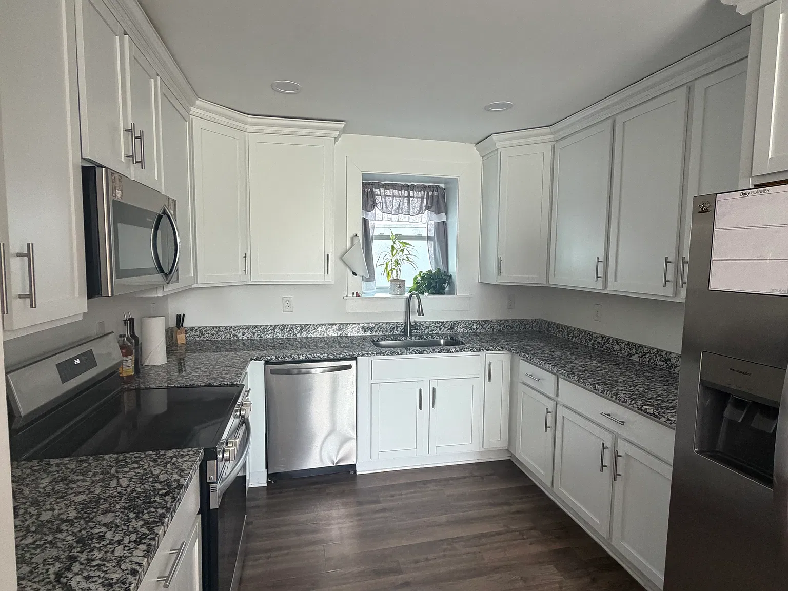 4 bed, 2.5 bath, 2200 sqft, $2,600 — Photo 2