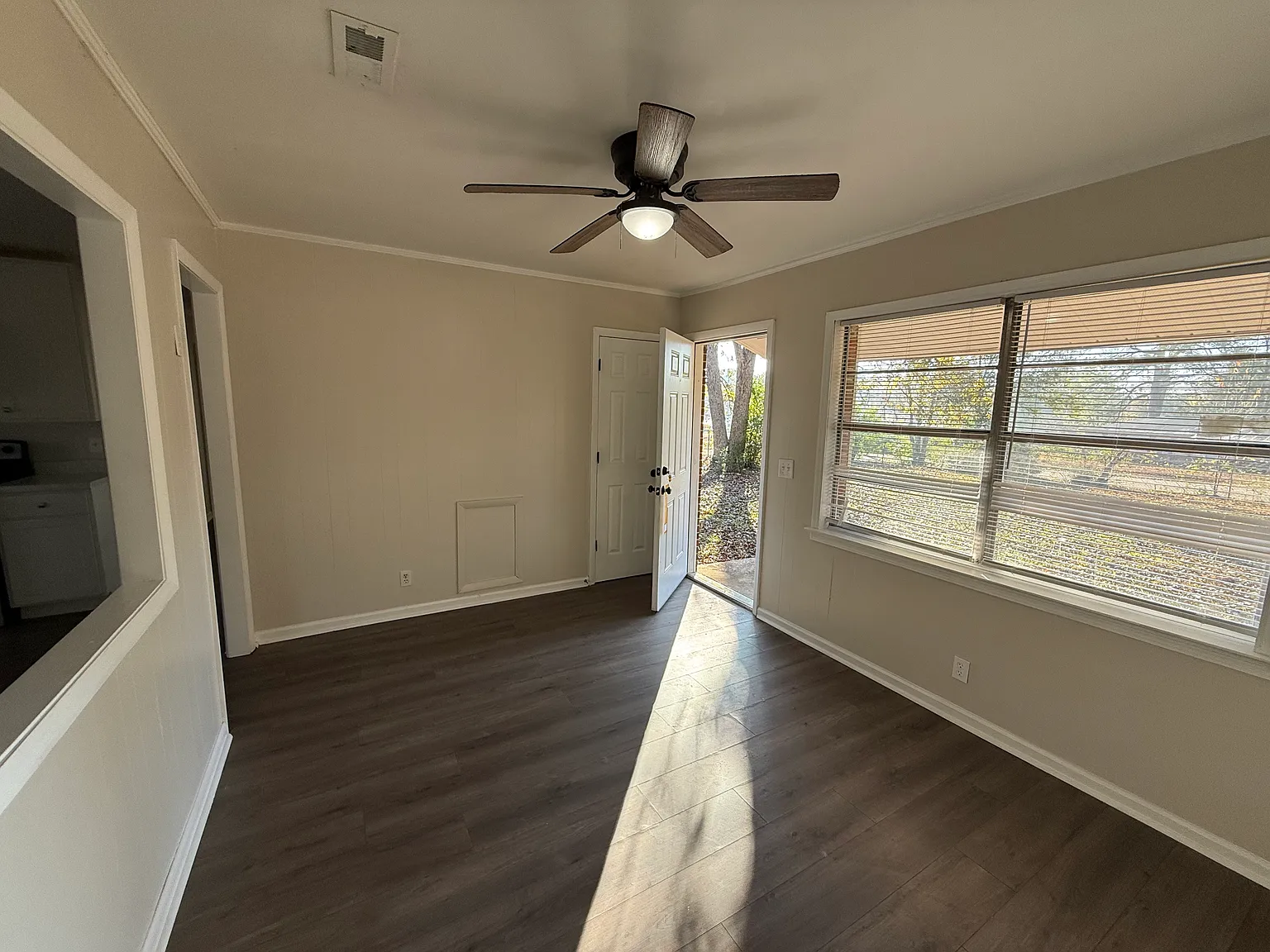 1205 Imperial Dr — Photo 2