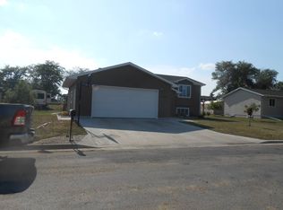 124 W 5th St, Redfield, SD 57469