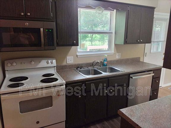 4th image of 4258 Bond Ave #4