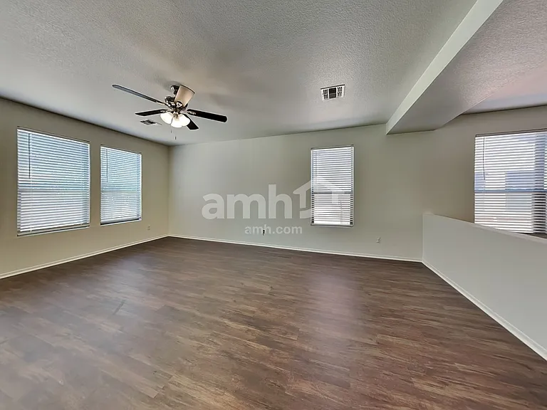16923 W Central St — Photo 10