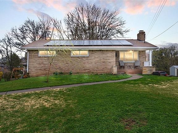 3rd image of 413 Wyndhurst Dr