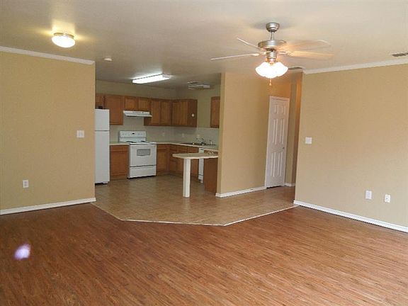 2nd image of 610 N Englewood Ave
